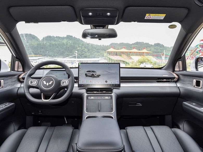 Просторный кроссовер с расходом всего 3,9 л/100 км и запасом хода больше 1100 км &mdash; всего 12,5 тыс. долларов (1 млн рублей). Представлен Wuling Xingguang S 2025