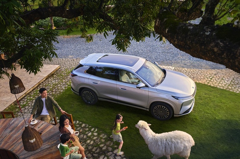 Запас хода 2245,3 км, расход 2,4 л на 100 км, 355 л.с., холодильник, DeepSeek и автопилот за 18 100 долларов. Представлен кроссовер Dongfeng Aeolus L8 - 3 Запас хода 2245,3 км, расход 2,4 л на 100 км, 355 л.с., холодильник, DeepSeek и автопилот за 18 100 долларов. Представлен кроссовер Dongfeng Aeolus L8