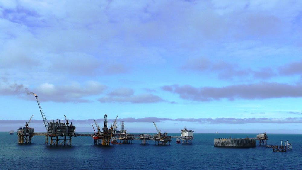 Комплекс платформ на нефтяном месторождении Экофиск в Северном море