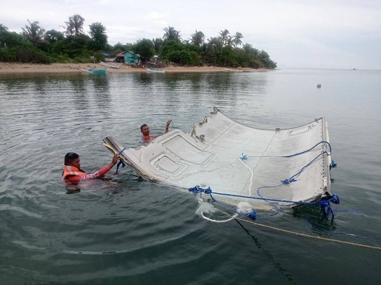 Филиппины снова под обломками китайской ракеты: четырехметровый фрагмент ракеты Long March 7A обнаружен у берегов