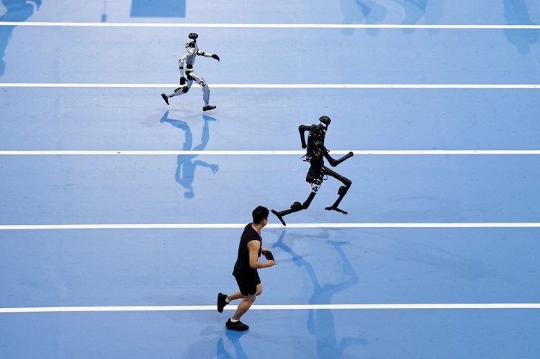 Роботы дрались, играли в футбол, бегали и не только на первой &laquo;Олимпиаде роботов&raquo; в Китае