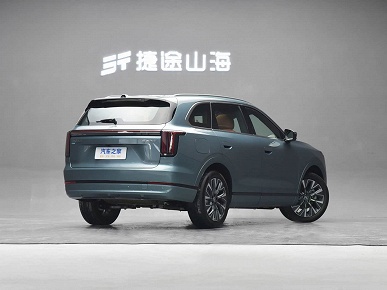 360 л.с., 1700 км на баке бензина, 3-метровая кровать и холодильник &mdash; всего 129,9 тыс. юаней (1,45 млн рублей. Новейший Jetour Shanhai L7 Plus оказался сильно дешевле, чем ожидалось