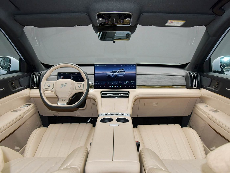 360 л.с., 1700 км на баке бензина, 3-метровая кровать и холодильник &mdash; всего 129,9 тыс. юаней (1,45 млн рублей. Новейший Jetour Shanhai L7 Plus оказался сильно дешевле, чем ожидалось