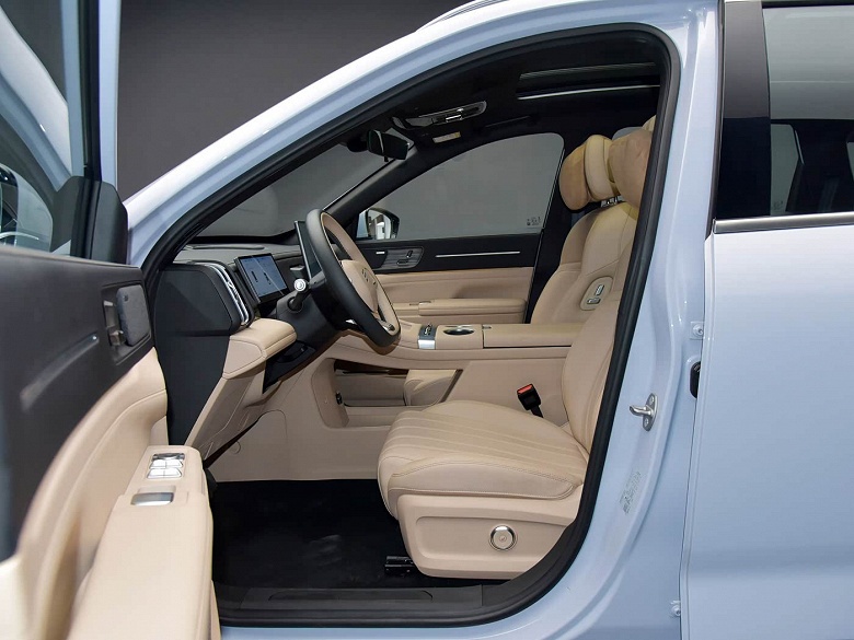 360 л.с., 1700 км на баке бензина, 3-метровая кровать и холодильник &mdash; всего 129,9 тыс. юаней (1,45 млн рублей. Новейший Jetour Shanhai L7 Plus оказался сильно дешевле, чем ожидалось