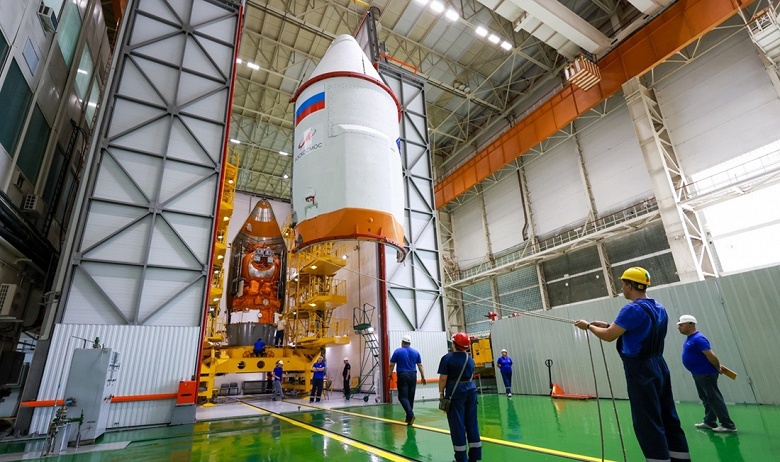 Биоспутник &laquo;Бион-М&raquo; №2 с мышами и мухами продолжают готовить к запуску: собрана космическая головная часть