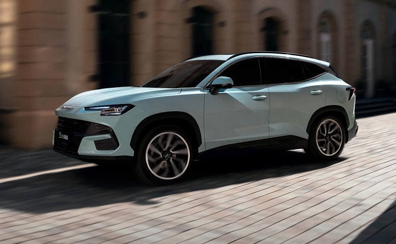 Китайцы доработают свой кроссовер специально для России: Soueast S06 получит полный привод в нашей стране