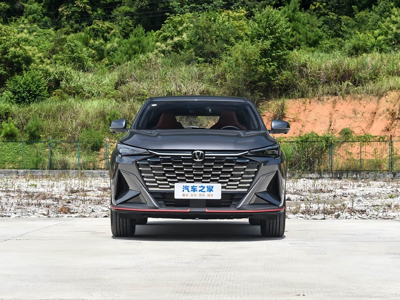 Новый кроссовер Changan с мотором 191 л.с. — практически даром. Представлен Changan X5 PLUS 2026 за 59,9 тыс. юаней (670 тыс. рублей)