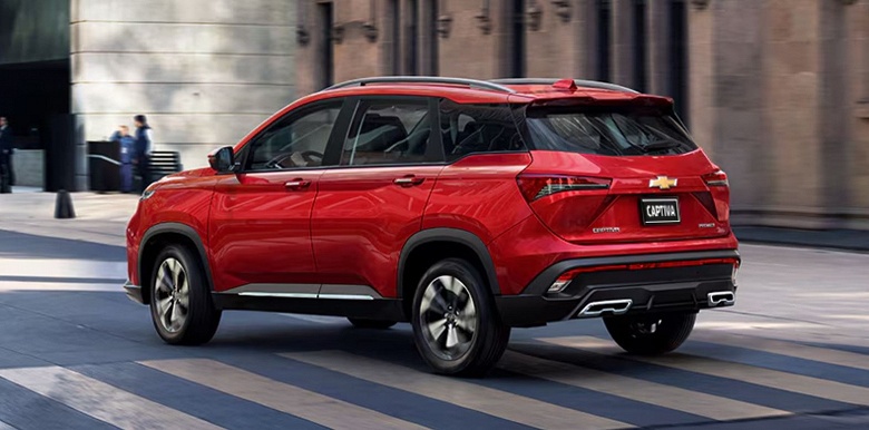 Семейный кроссовер Chevrolet с хорошим оснащением — всего 2,43 млн рублей. С начала года Chevrolet Captiva заметно подешевел в России - 2 Семейный кроссовер Chevrolet с хорошим оснащением — всего 2,43 млн рублей. С начала года Chevrolet Captiva заметно подешевел в России