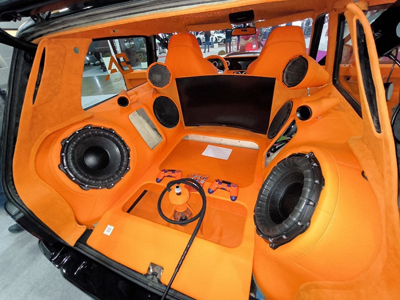 В Москве показали Niva G-Stile &mdash; это &laquo;Нива&raquo; в стиле Mercedes-AMG G 63