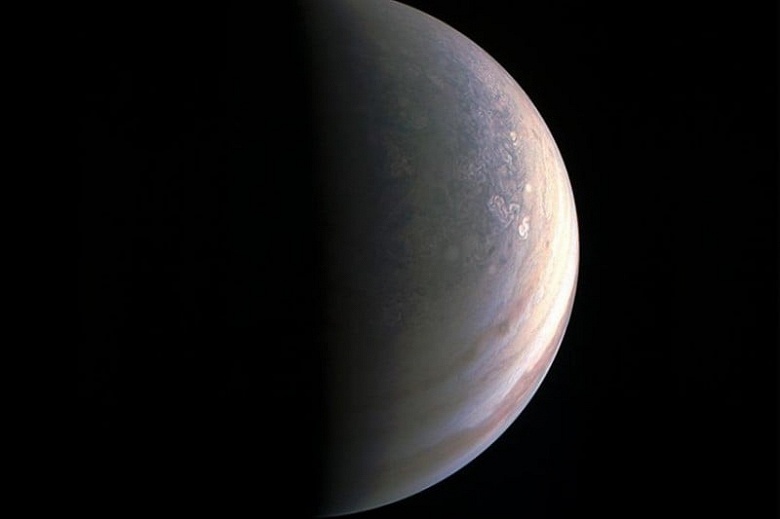 Зонд «Юнона» обнаружил новый тип плазменных волн в атмосфере Юпитера - 1 Зонд «Юнона» обнаружил новый тип плазменных волн в атмосфере Юпитера