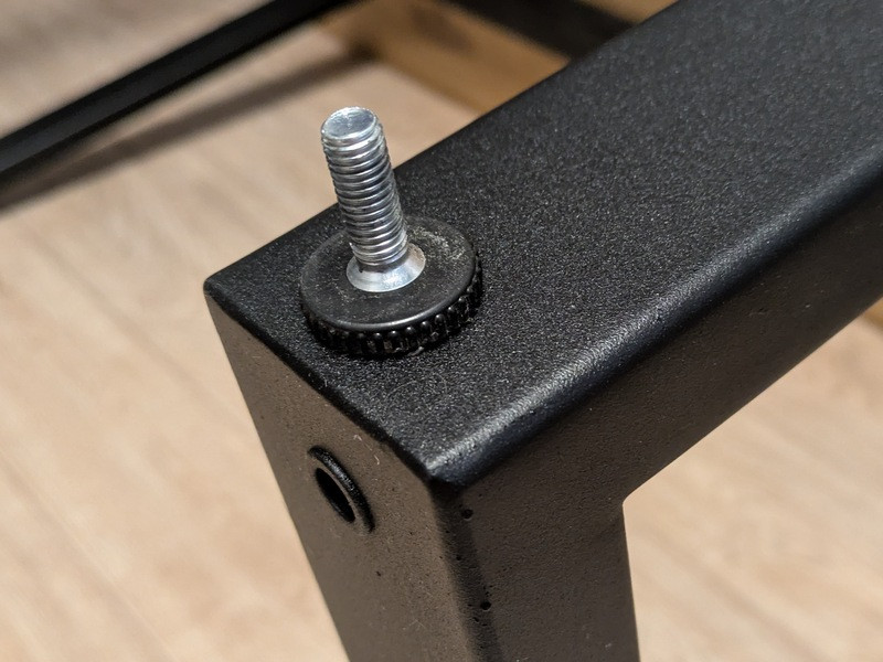 Есть небольшой запас на регулировку высоты