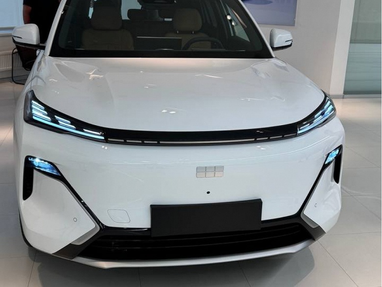 В России представили новый кроссовер Geely Galaxy Starship 7: 3,5 млн рублей за хорошее оснащение, 218 л.с. и запас хода до 940 км