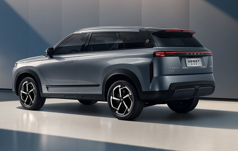 В Россию приедет &laquo;Range Rover Evoque для бедных&raquo;. Это будет новый Jaecoo J7 с &laquo;лицом&raquo; Range Rover Evoque и другим мотором