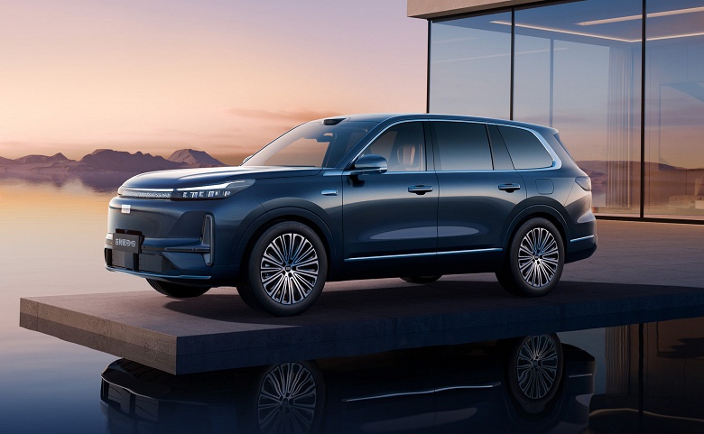 Мощный гибридный внедорожник &mdash; за копейки. Представлен 6-местный Geely Galaxy M9, он готов отправить Li Auto на свалку истории