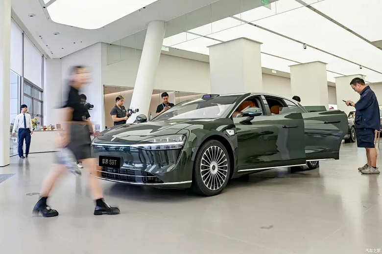 Хитовый премиум-универсал от Huawei, который больше, мощнее и технологичнее Skoda Superb и Volkswagen Passat. Опубликованы живые фото Stelato ST9