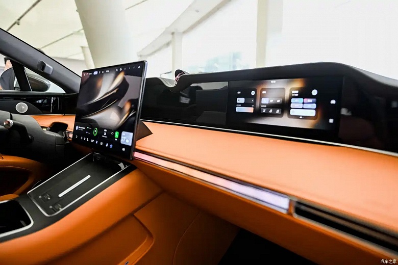 Хитовый премиум-универсал от Huawei, который больше, мощнее и технологичнее Skoda Superb и Volkswagen Passat. Опубликованы живые фото Stelato ST9