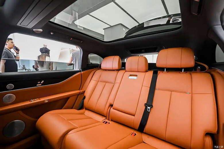 Хитовый премиум-универсал от Huawei, который больше, мощнее и технологичнее Skoda Superb и Volkswagen Passat. Опубликованы живые фото Stelato ST9