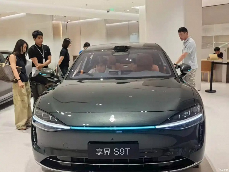 Хитовый премиум-универсал от Huawei, который больше, мощнее и технологичнее Skoda Superb и Volkswagen Passat. Опубликованы живые фото Stelato ST9