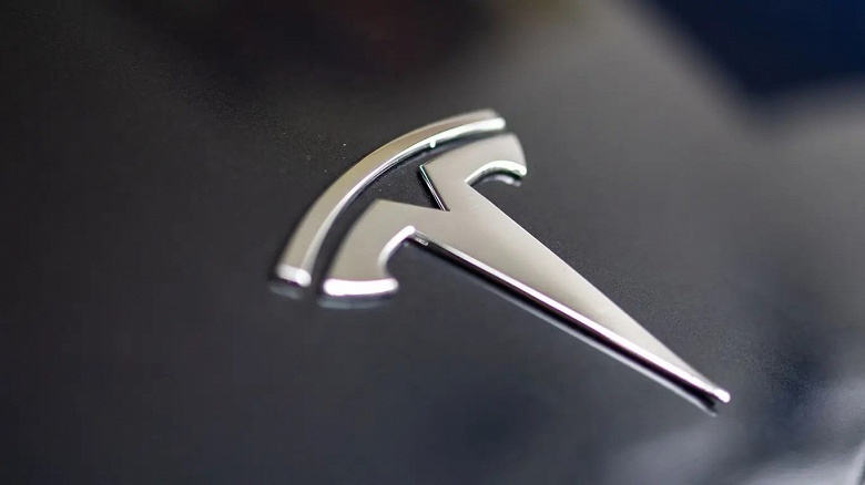 Tesla поменяла несколько слов на сайте и избежала многомиллионного штрафа