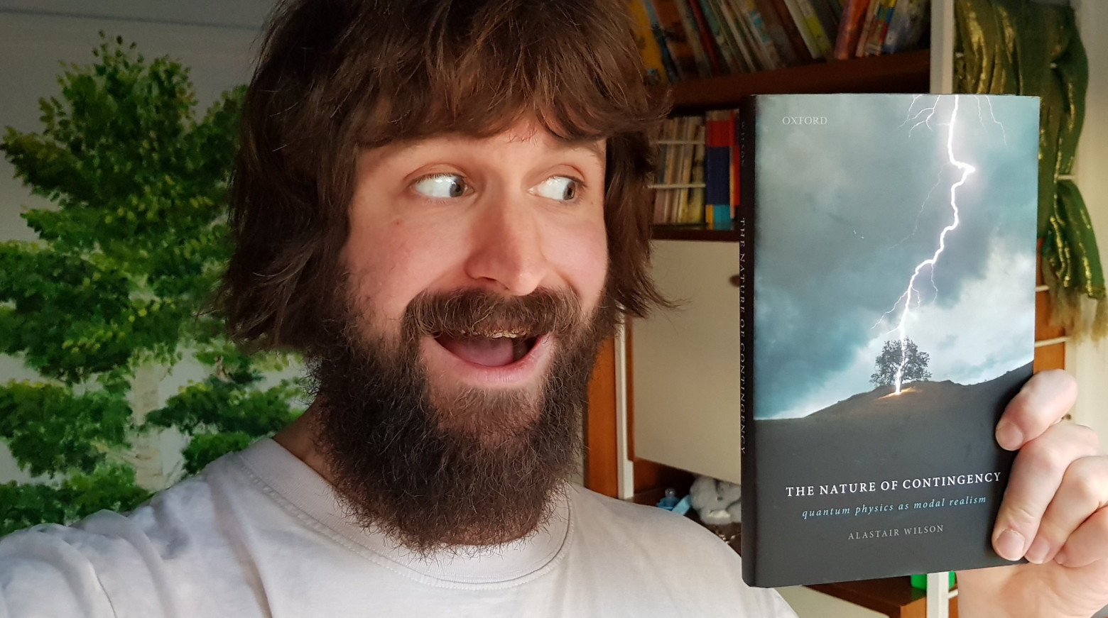 Аластер Уилсон со своей "Природой контингентности"