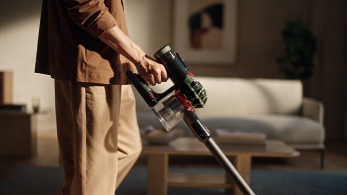 Представлен флагманский пылесос Dyson V8 Cyclone со сменным аккумулятором и мощностью всасывания 150 аэроватт