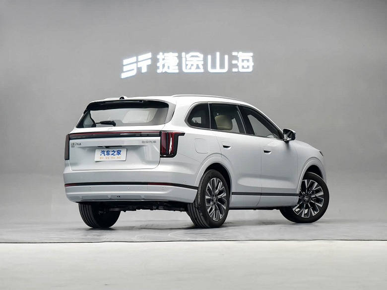 360 л.с., полный привод, 1700 км на баке бензина, 3-метровая кровать и холодильник &mdash; почти даром. Jetour Shanhai L7 Plus оказался дешевле, чем ожидалось