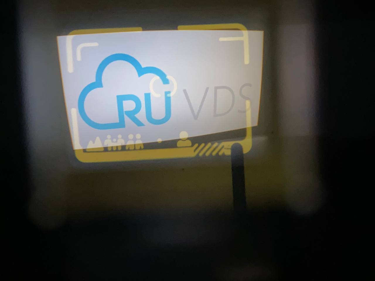 При съёмке на 65мм нужно кадрировать снимок по внутренней рамке