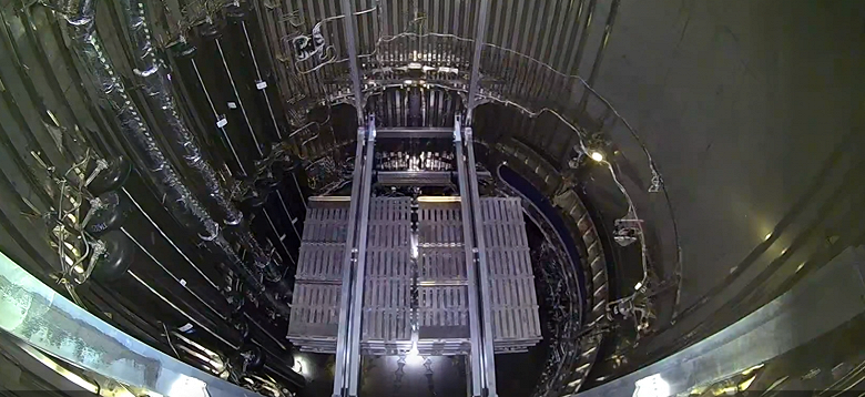 Starship выгружает симуляторы спутников Starlink на скорости более 26 000 км/ч на высоте 190 км. Это засняли на видео