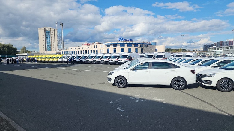 Вот кто покупает Lada Aura: 80 машин отправили в Татарстан для госслужащих - 3 Вот кто покупает Lada Aura: 80 машин отправили в Татарстан для госслужащих