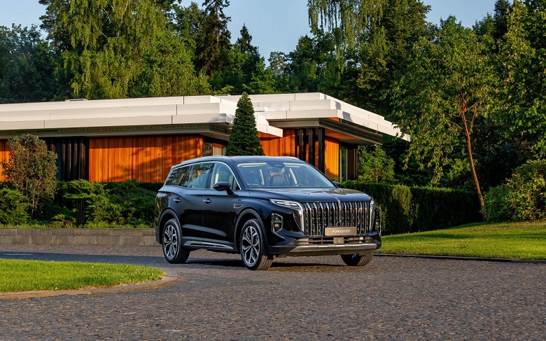 Замена Audi Q7 и BMW X5. В России названы цены премиального семиместного кроссовера Hongqi HS7