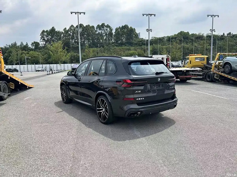 &laquo;Чёрный бумер&raquo; показали в Китае: живые фото BMW X5 Sport Night Edition