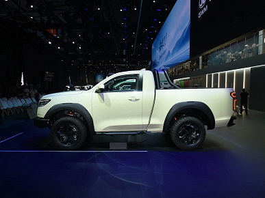 Рама, честный полный привод, мотор V6, 354 л.с. и 9-ступенчатый &laquo;автомат&raquo; &mdash; 230 тыс. юаней (2,6 млн рублей). Great Wall Poer V6 2025 доступен для предзаказа