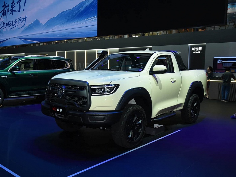 Рама, честный полный привод, мотор V6, 354 л.с. и 9-ступенчатый &laquo;автомат&raquo; &mdash; 230 тыс. юаней (2,6 млн рублей). Great Wall Poer V6 2025 доступен для предзаказа