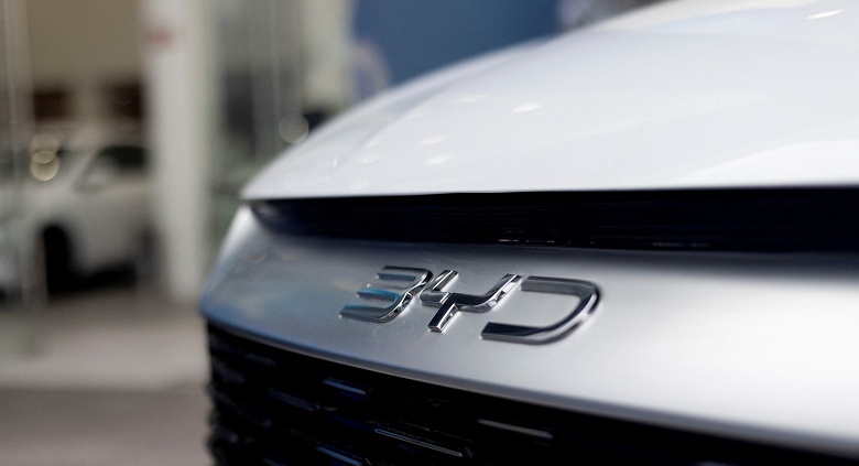 Ценовые войны пошли во вред: впервые за три с половиной года положение крупнейшего конкурента Tesla &mdash; BYD &mdash; ухудшилось