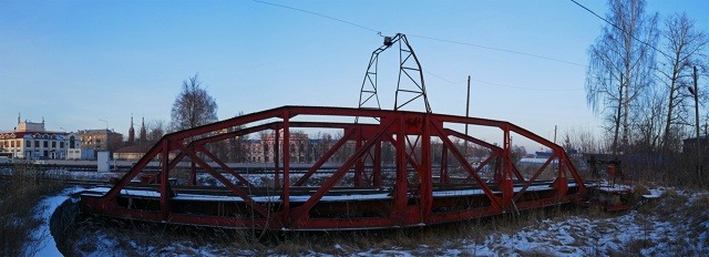 Рыбинск: заброшенный круг с винтажной мостовой фермой