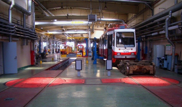 Поворотные круги для кантовки тележек в Строгинском трамвайном депо (Москва)