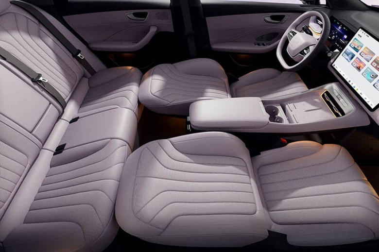 Одноклассник Honda Accord и Mazda6 от дизайнера Rolls-Royce с запасом хода более 2000 км и ценой 13 700 долларов. Представлен Roewe M7 PHEV