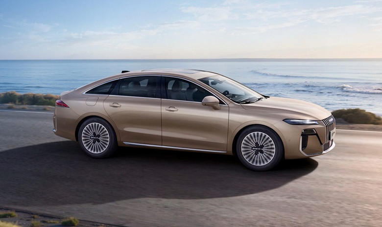 Одноклассник Honda Accord и Mazda6 от дизайнера Rolls-Royce с запасом хода более 2000 км и ценой 13 700 долларов. Представлен Roewe M7 PHEV