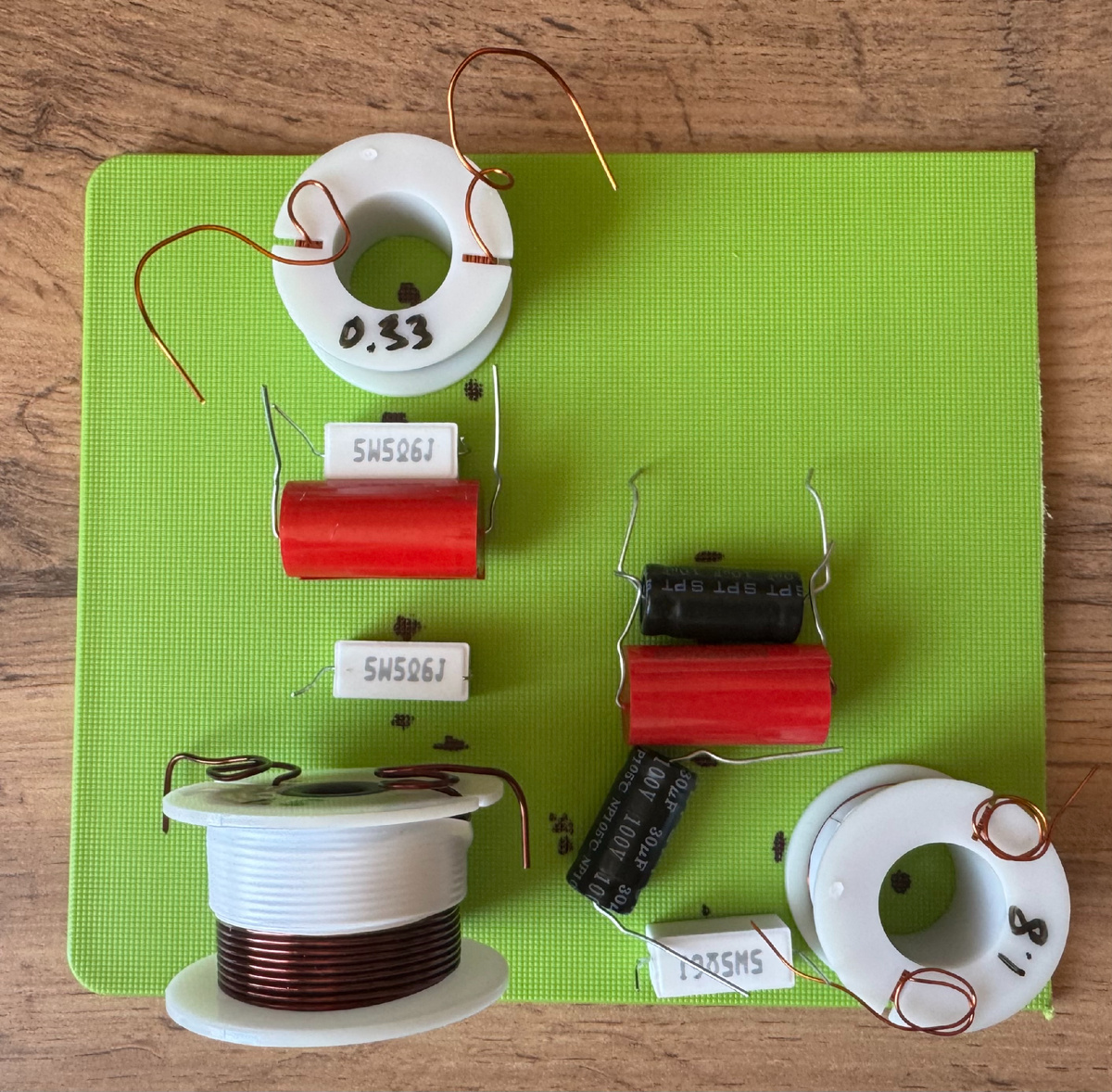 Примерное расположение элементов схемы на подложке