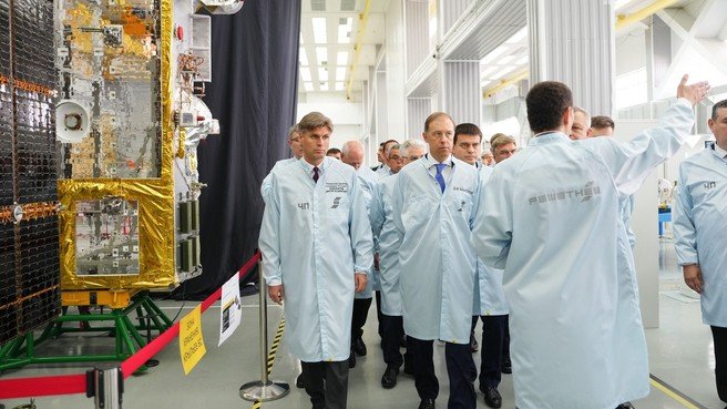 В России запустили конвейерную сборку космических спутников - 1 В России запустили конвейерную сборку космических спутников