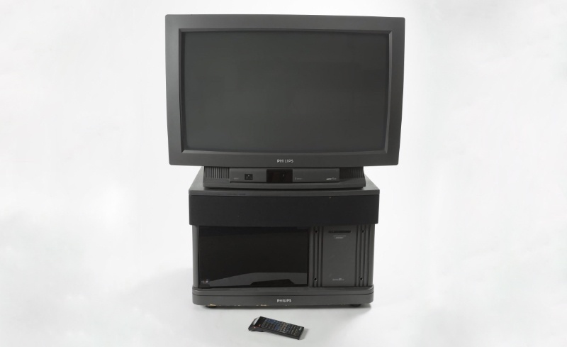 Телевизор стоил несколько тысяч долларов