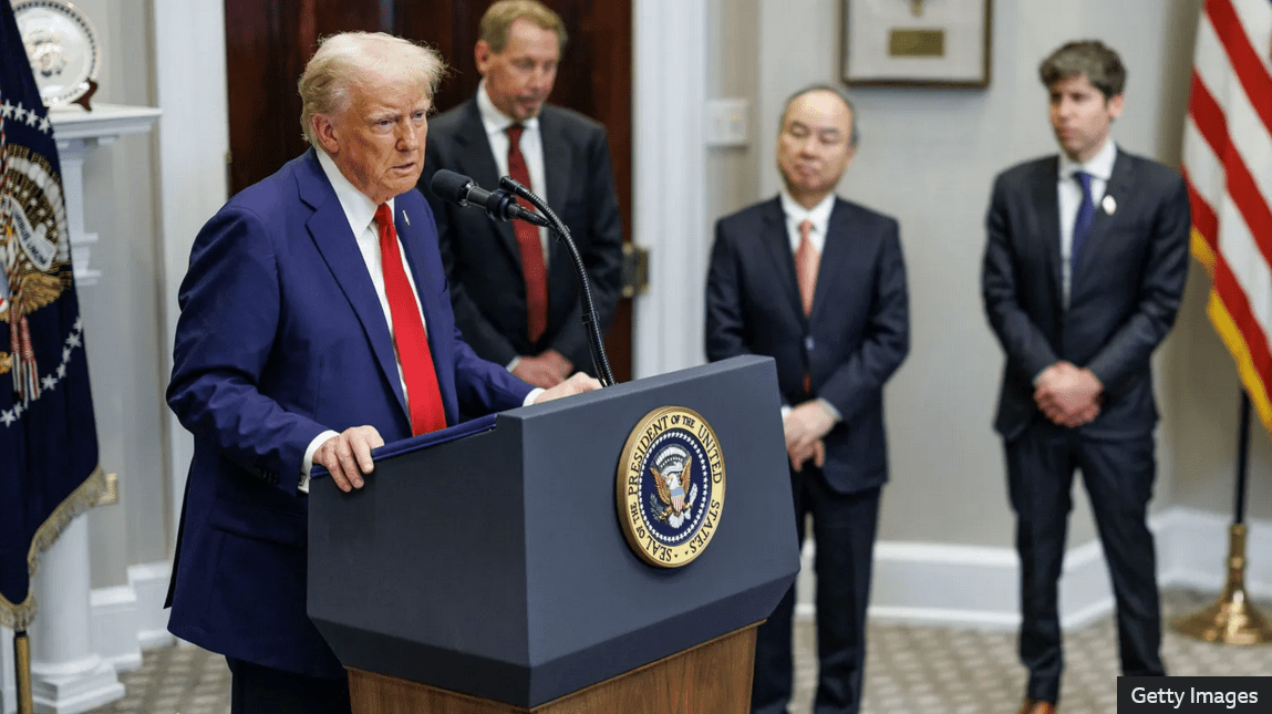 Трамп объявляет о старте Stargate с главами OpenAI, Oracle и Softbank.