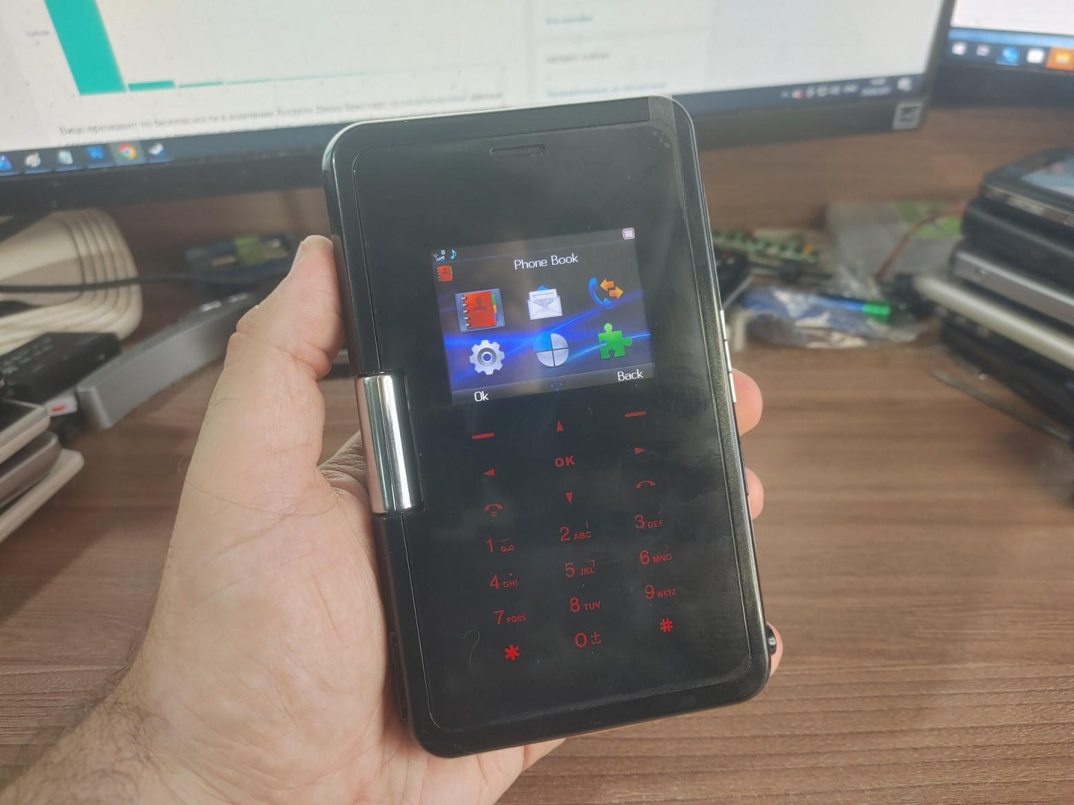 В качестве чипсета Baseband-части используется решение от MediaTek.
