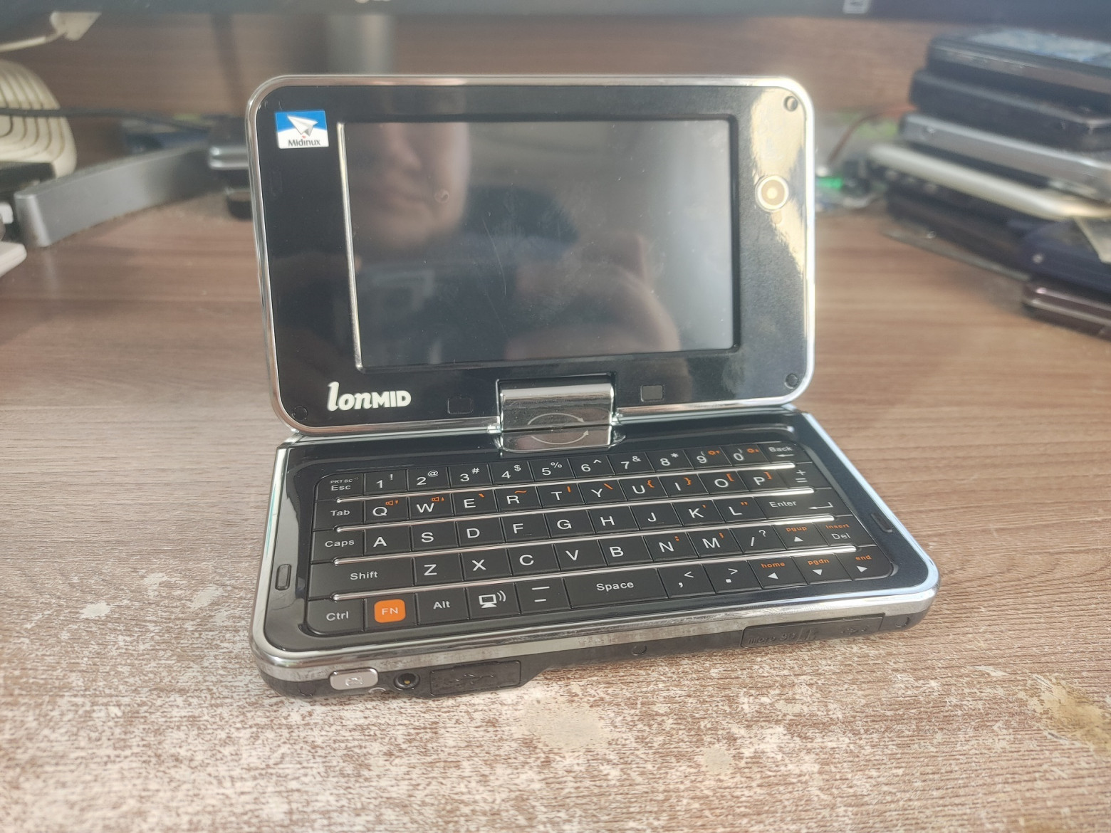 Уникальный гаджет с двумя процессорами: как китайский стартап совместил телефон и нетбук в одном корпусе? - 11