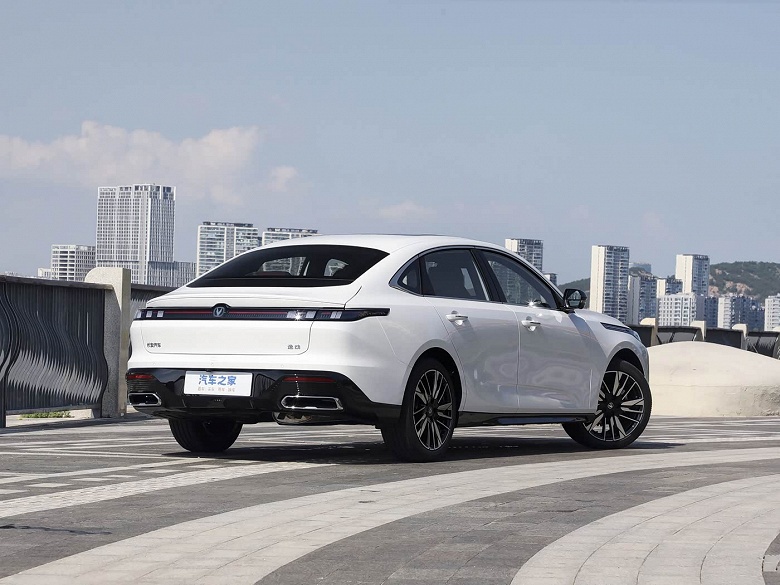 Просторный 192-сильный седан Changan &mdash; всего 72,9 тыс. юаней (830 тыс. рублей). Представлен обновленный Changan Eado