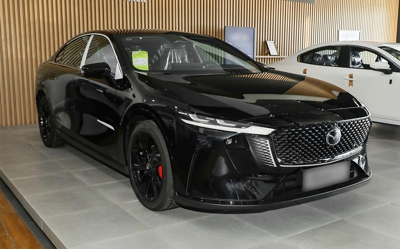 Ну и что, что Mazda 6 ушла из России? У крупного дилера появились гибриды Mazda EZ-6 &mdash; по цене Toyota Camry