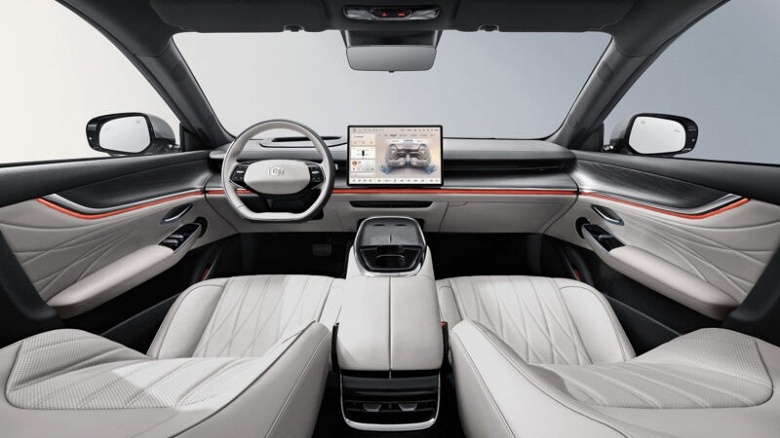 Одноклассник Toyota Camry с запасом хода более 1500 км, дешевле 20 000 долларов. Представлен Changan Nevo A07 2026