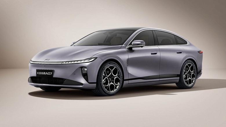 Одноклассник Toyota Camry с запасом хода более 1500 км, дешевле 20 000 долларов. Представлен Changan Nevo A07 2026