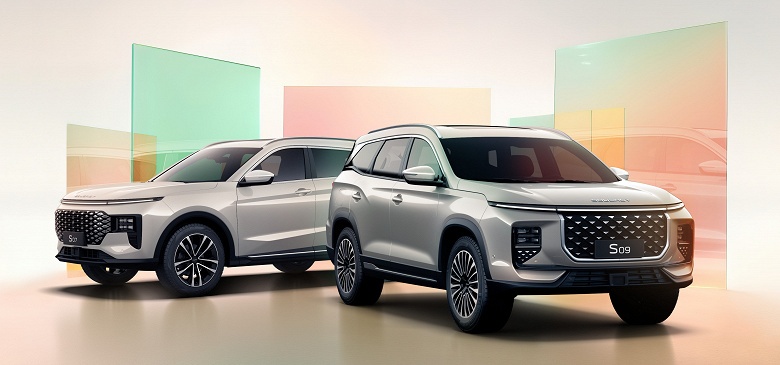 Скидка до 1,5 млн рублей, с официальной гарантией в России. Сколько просят за Soueast S07 и S09