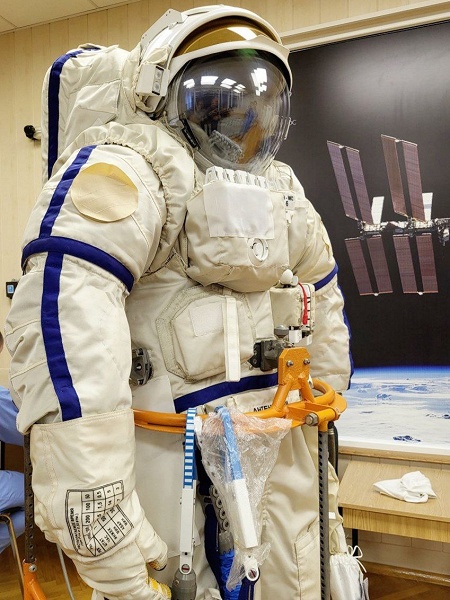 Внутри «Прогресса» полетит ещё один миниатюрный «космический корабль»: грузовик доставит на МКС скафандр «Орлан» и продукты - 1 Внутри «Прогресса» полетит ещё один миниатюрный «космический корабль»: грузовик доставит на МКС скафандр «Орлан» и продукты